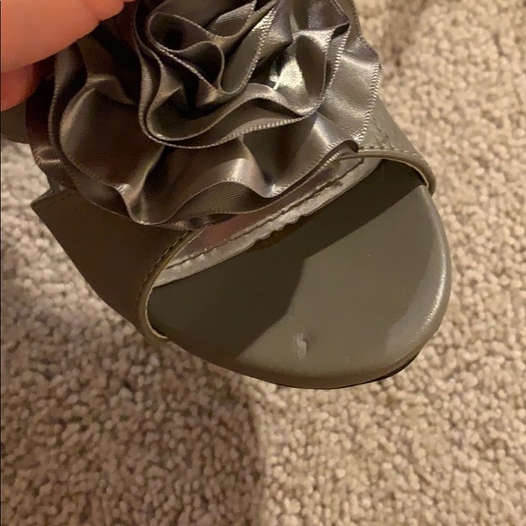 Platform heel silver/grey flower detail - Picture 5 of 8
